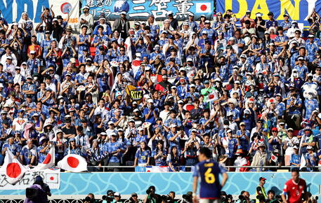 La tv cinese taglia immagini tifosi senza mascherine ai Mondiali