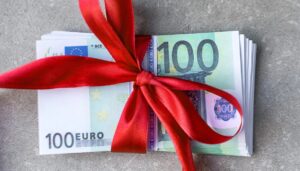 Tredicesima, quando arriva in busta paga per dipendenti pubblici e privati