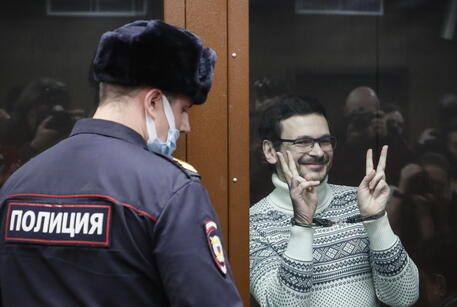 Otto anni e mezzo a oppositore russo Yashin, denunciò la guerra
