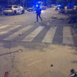 Si schianta nella notte con lo scooter contro un'auto, muore 16enne