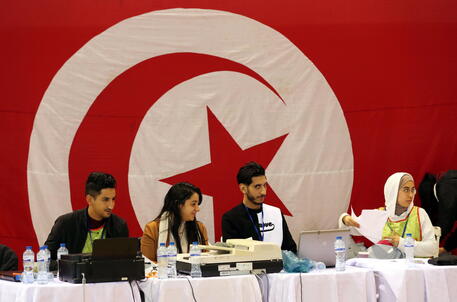 Tunisia: bassa affluenza voto, opposizioni delegittimano Saied