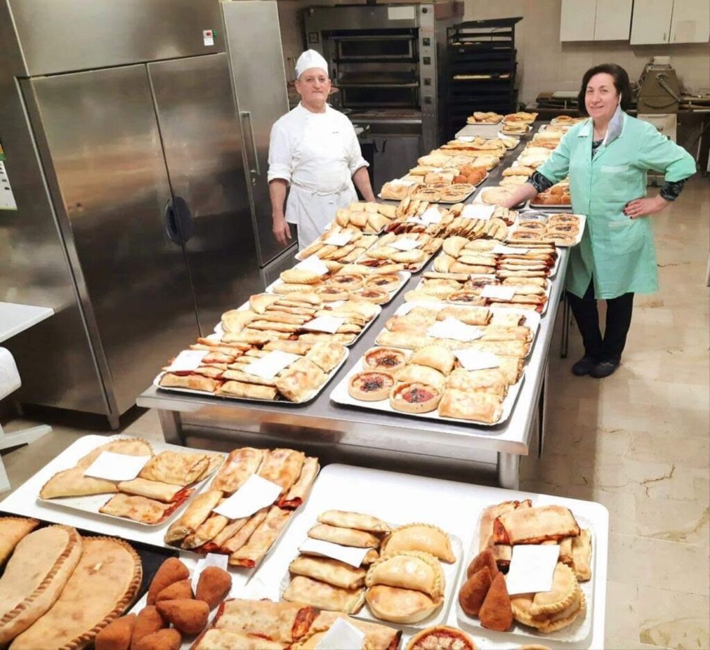 Pozzallo: dopo 43 anni in pensione i titolari della Rosticceria Spadaro