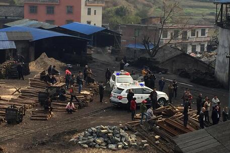 Cina: 18 minatori intrappolati sottoterra nello Xinjiang