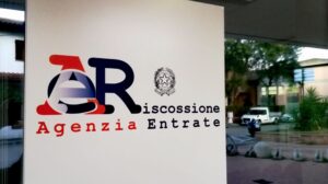Agenzia delle entrate, se non siete bravi con internet, c'è un telefono