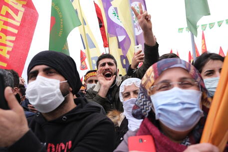 Turchia: bloccati i fondi del partito filocurdo Hdp