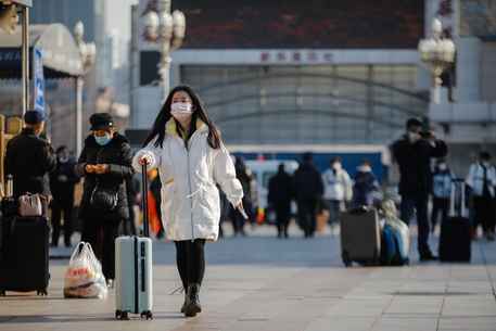 Covid: Cina, stop a visti transito a Corea Sud e Giappone