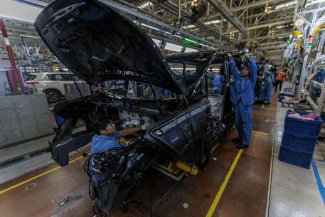 Cina: +3% Pil nel 2022, minimi da 40 anni