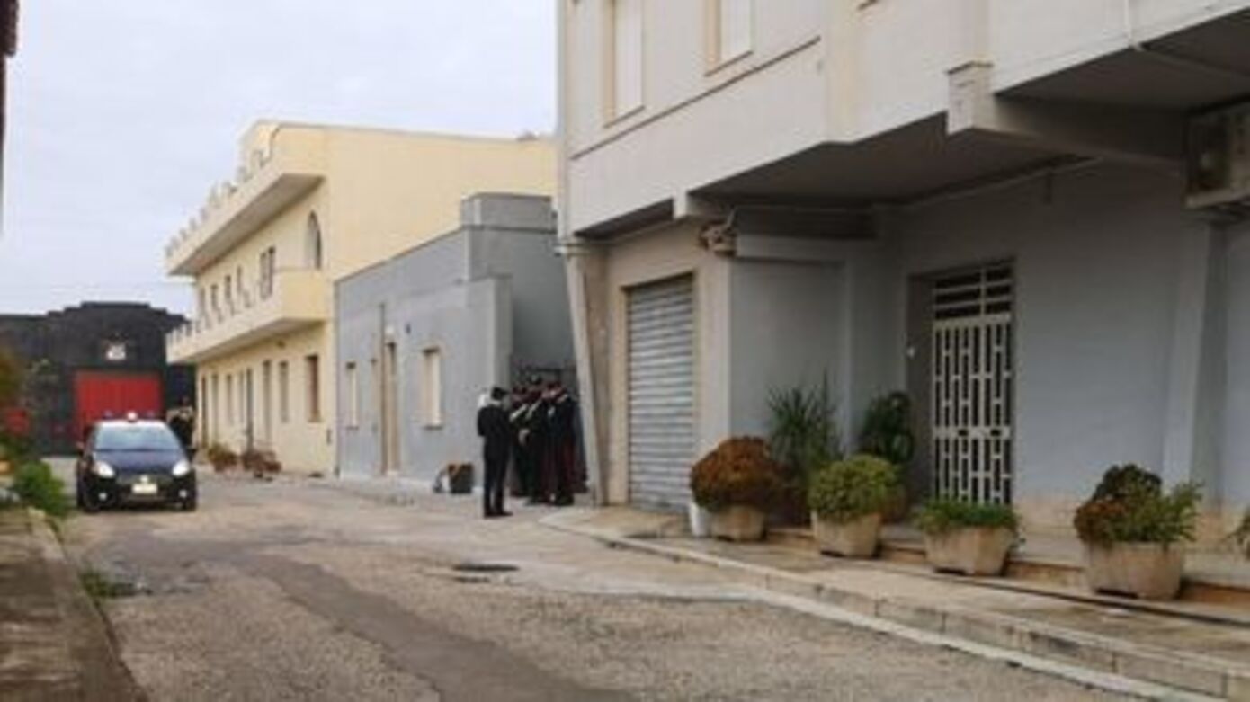 Orologi e profumi di lusso, ecco il covo di Messina Denaro