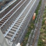 Tenta attraversare binari, 15enne muore colpito da treno