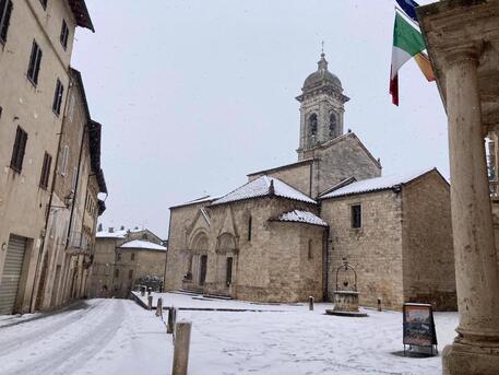 Sos neve,bimbo nasce in casa,ostetrica guida parto dal 118