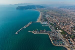 Migranti, assegnato porto Carrara a Ocean Viking