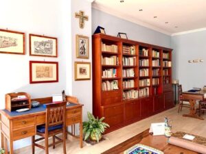 Acate, una preside in pensione ha donato 4000 libri