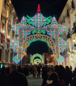 Catania si prepara alla Festa di Sant'Agata: accese le luminarie in centro