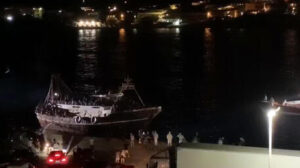 Migranti: soccorso barcone, a bordo 8 cadaveri