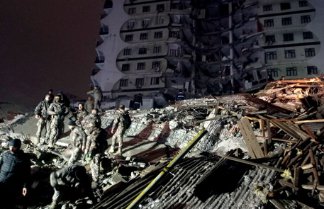 Sisma in Turchia: almeno 95 i morti, vittime anche in Siria