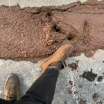 Come infangarsi nel cemento fresco per strada a Ragusa