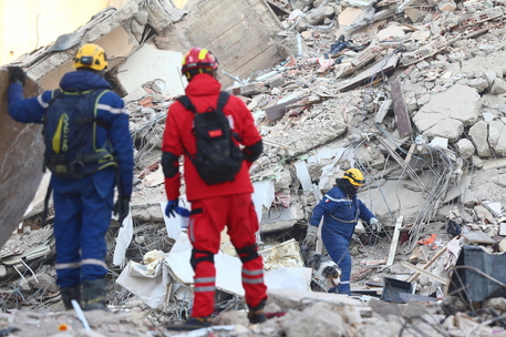 Sisma:bambina di 6 anni e donna di 70 salvate dopo 178 ore
