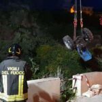 Col trattore finisce in un dirupo, elisoccorso