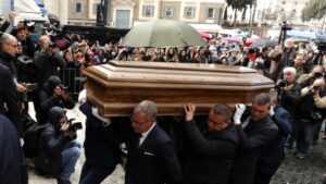 Funerali Maurizio Costanzo in diretta live FOTO