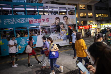 Covid: Hong Kong, stop obbligo mascherine dopo quasi 3 anni