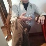 Messina Denaro col sigaro nel salotto