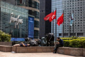 Borsa: Hong Kong tenta il rimbalzo, apre a +0,62%