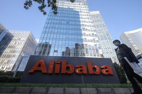 Borsa: Hong Kong, balzo in apertura a +2,73% con Alibaba