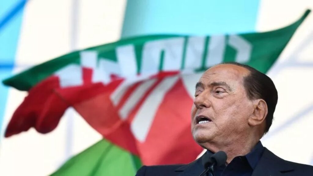 Berlusconi resta ricoverato in ospedale