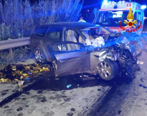 Scontro tra auto con 6 morti, indagine per omicidio colposo