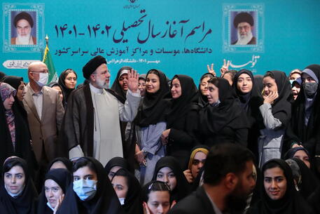 Iran: media, niente istruzione a studentesse senza velo