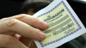 L’assicurazione auto e moto si paga a consumo e costerà 12 euro