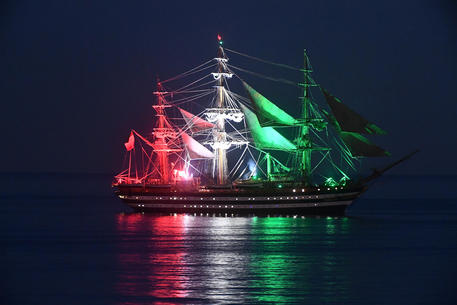 Vinitaly salpa con l’Amerigo Vespucci,tour mondiale del vino