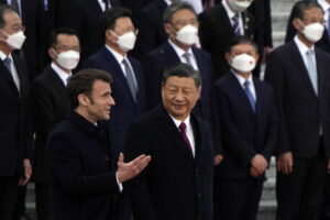 Macron a Xi, conto sulla Cina per portare la Russia alla ragione