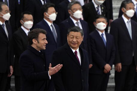 Macron a Xi, conto sulla Cina per portare la Russia alla ragione