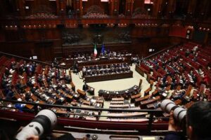 Il governo chiede l'ok, 3,4 miliardi per il calo delle tasse