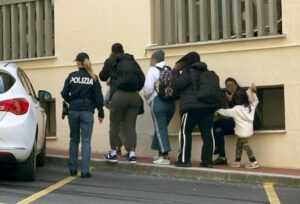 E' allarme Anci per i migranti, triplicati i minori soli