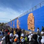Porta delle farfalle, 1 km bassorilievo ceramico a Catania
