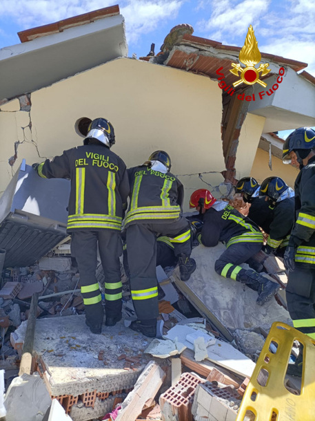 Esplosione in Lucchesia, trovato morto l’uomo disperso
