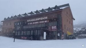 Altro che primavera, sull'Etna è tornata la neve