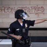 Stava ripulendo i graffiti di una gang, ucciso a Los Angeles