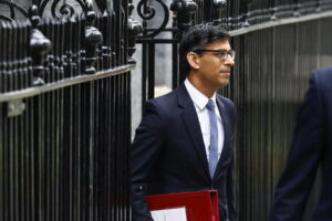 Gb: Sunak indagato per conflitto d'interessi