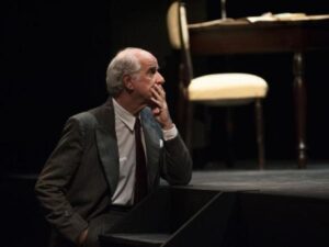 Toni Servillo colto da malore in teatro a Parigi, ricoverato