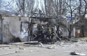 'Bombe sul mercato Kherson dopo la visita di Putin'