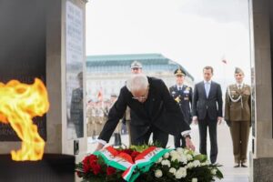 Mattarella, ad Auschwitz un crimine senza oblio nè perdono