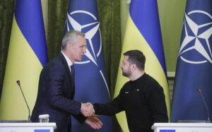 Stoltenberg a Kiev, 'il posto dell'Ucraina Ã¨ nella Nato'