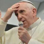Papa Francesco ha perso la spunta blu su Twitter