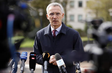 Stoltenberg, dobbiamo discutere l’invio di caccia a Kiev Stoltenberg, dobbiamo discutere l’invio di caccia a Kiev