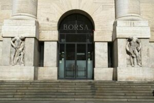 Borsa: Milano chiude in rialzo dello 0,43%