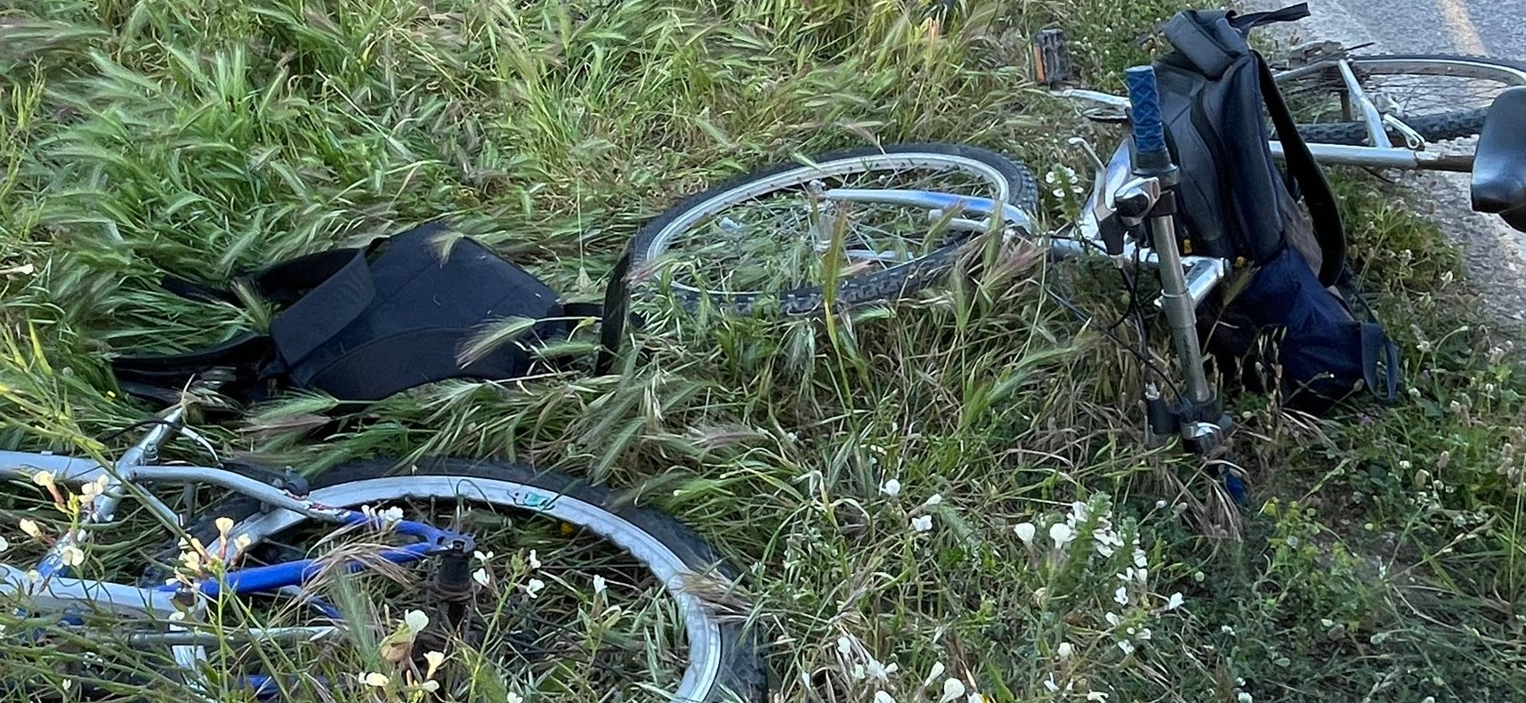 Acate, ciclisti travolti da un’auto, tre feriti, uno è grave Acate, ciclisti travolti da un’auto, tre feriti, uno è grave