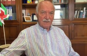 Si ricandida a sindaco: "A ciascuno 500 litri di benzina l'anno"